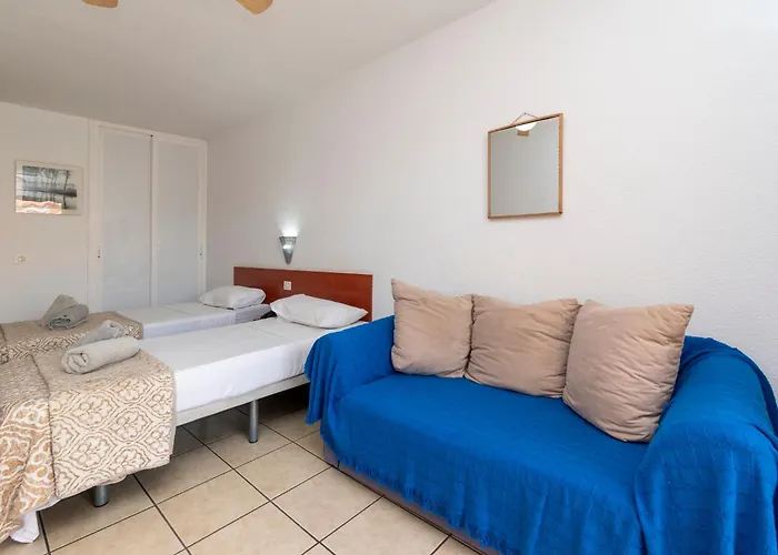 Apartment Lovely Communal Heated Pool *