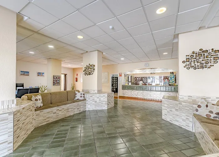 Lovely Communal Heated Pool Apartment