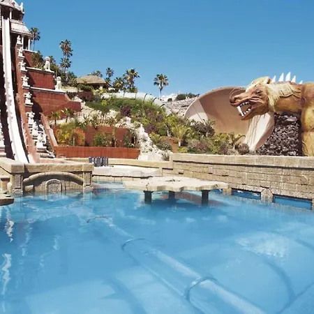 Lovely Communal Heated Pool Апартаменты *