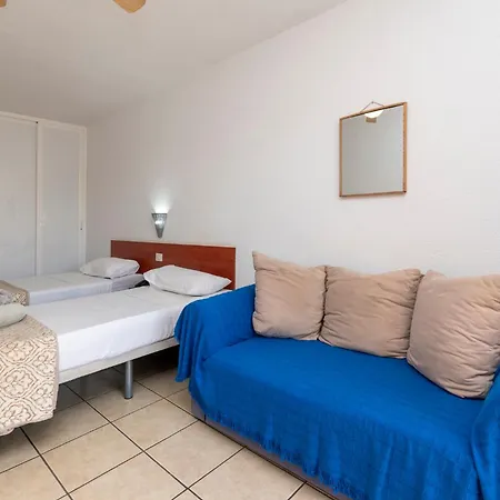 Апартаменты Lovely Communal Heated Pool *