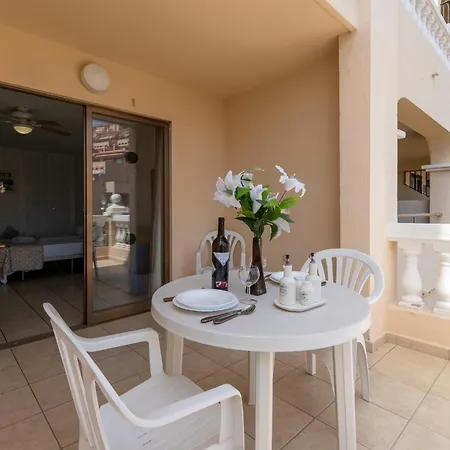 Lovely Communal Heated Pool Апартаменты