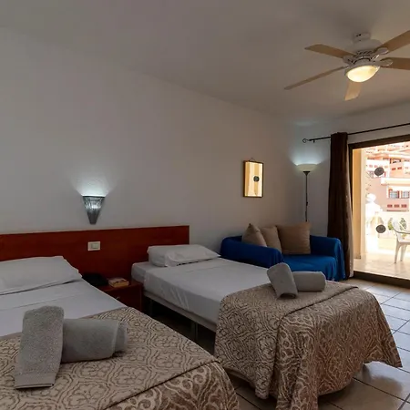 Апартаменты Lovely Communal Heated Pool Лос Кристианос