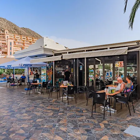 Lovely Communal Heated Pool *