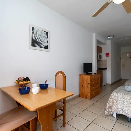 Appartement Lovely Communal Heated Pool *