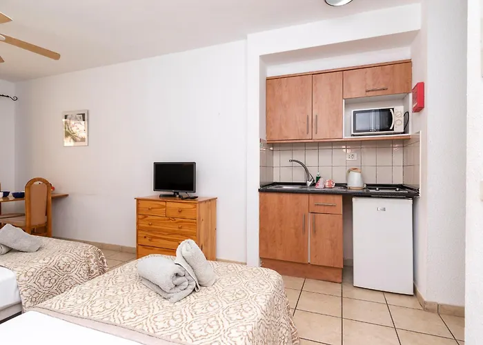 Lovely Communal Heated Pool Apartment Los Cristianos (Tenerife)